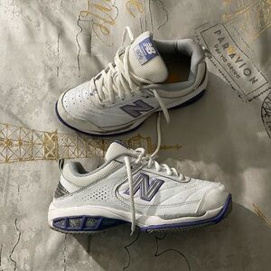 New Balance 806